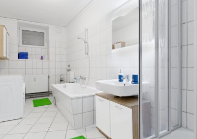 Monteurzimmer Badezimmer mit Dusche