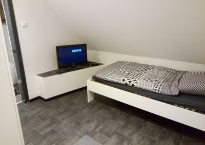 Monteurzimmer Einzelbett mit TV