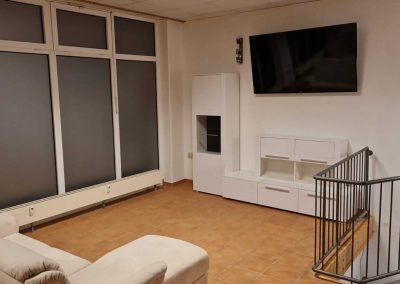 Monteurzimmer-Wohnzimmer mit TV